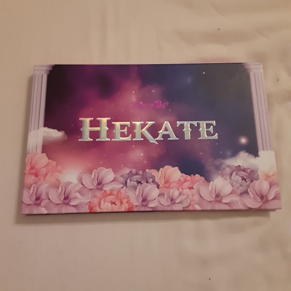 Eyeshadow palette - Picture 1 of 2